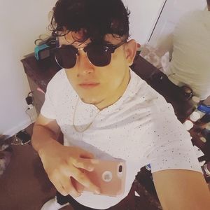 Meet your Posher, Cesar